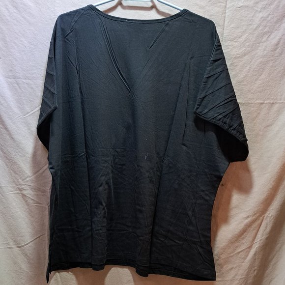 Woman's black top with rose - Picture 2 of 5